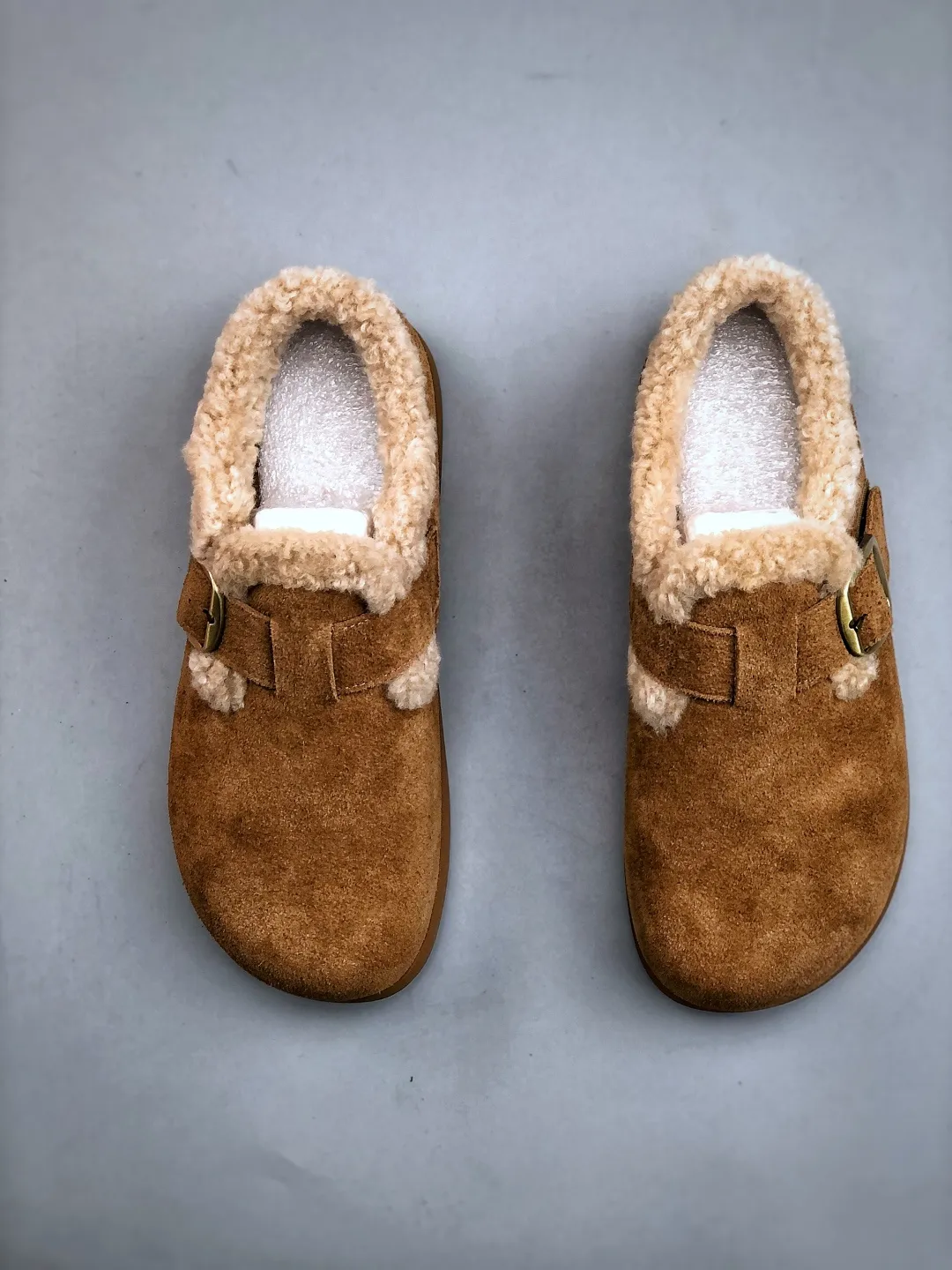 💰520 supports the store K T/UGG Sko A/S new styles. Popular models with good looks. Thick-soled dad shoes. A must-have. Fashionable in the old days. Simple and high-end. Very comfortable to wear casually. Must-have items of the year. The latest catwalk model sports white shoes that are popular among domestic and foreign bloggers. The upper foot is full of aura and can be matched casually. It is made of first-layer cowhide material. Silk cowhide lining is used. Original T vacuum thick sole. Retro color rubbing and distressing. Item number: 202510103633 Size: 35-40